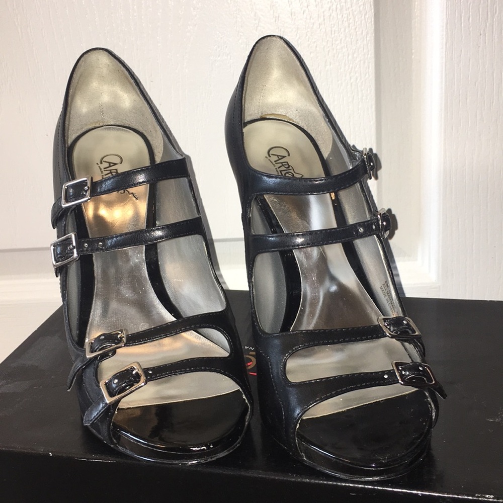Black pumps
